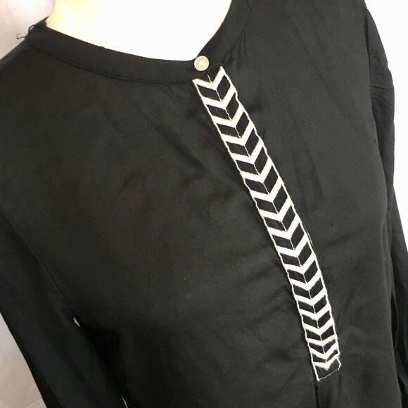 Old Navy Womens Medium Black Tunic Shirt Top Blouse White Chevron Button Up - Picture 2 of 12